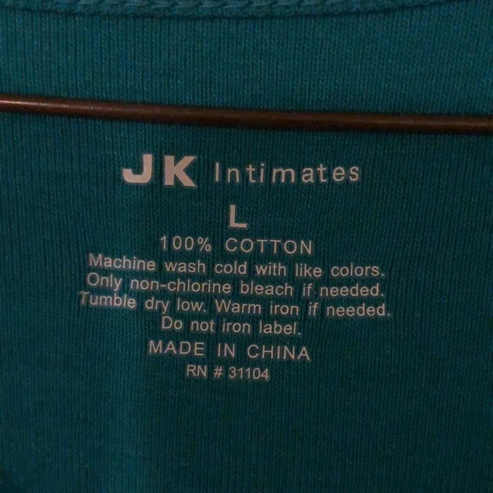 NWT V-neck Long sleeve Shirt - Picture 2 of 3